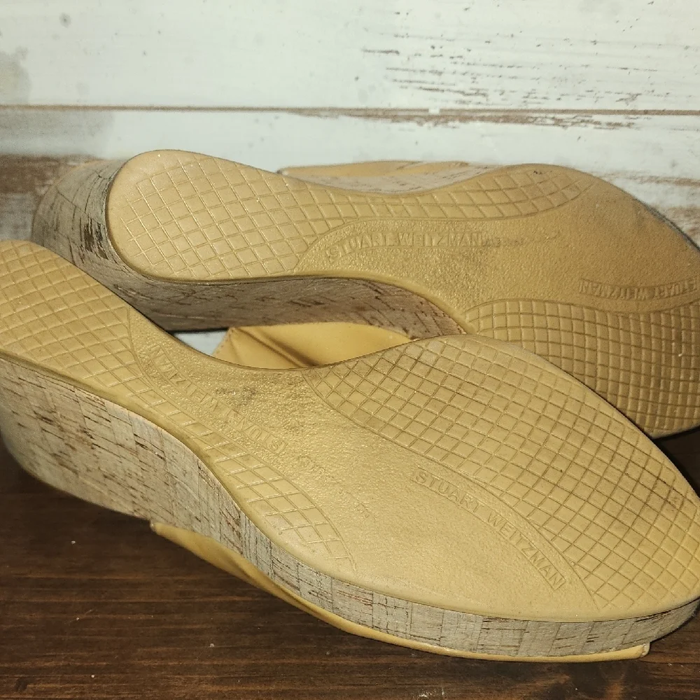 Stuart Weitzman Beige Patent Leather Jean Wedge Sandals - Picture 4 of 6